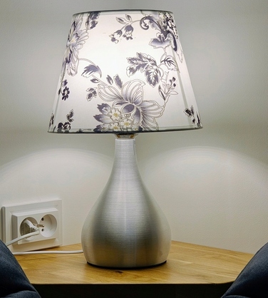 Сенсорна настільна нічна лампа з LED-абжуром, срібляста