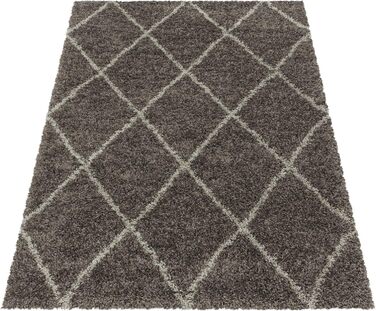 Круглий килим HomebyHome Shaggy діаметром 160 см з високим ворсом, стиль сканди, з малюнком у вигляді ромба, дуже м'який та пухнастий. Підходить для спальні, вітальні, кухні, коридору. Розмір 240 x 340 см (прямокутний), колір - тауп.