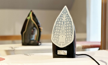 Парова праска Electo з керамічною підошвою, 3000 Вт, 380 мл, бежево-коричнева