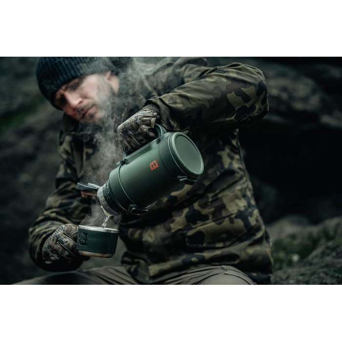 Термос Badger Outdoor Big Boy 1.3L з нержавіючої сталі з ситом для чаю | Вакуумна ізоляція, система One Touch, 24 години збереження тепла, ремінь, оливковий зелений