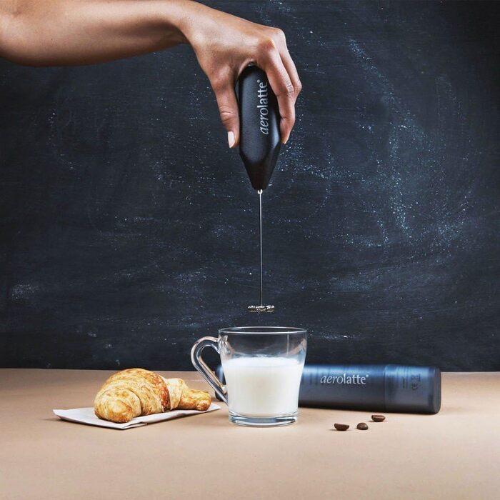 Aerolatte - бездротовий спінювач молока, чорний, з чохлом для зберігання