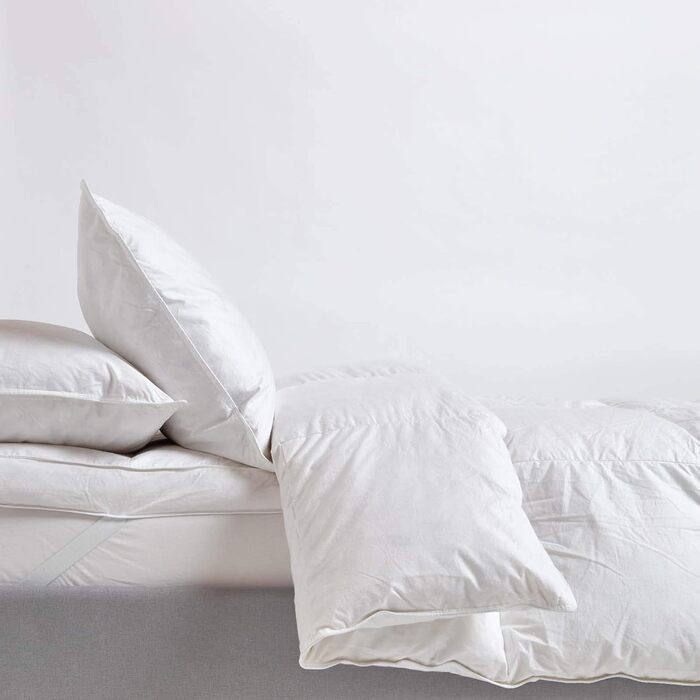 Homescapes Extra Warm Winter Comforter, 135 cm x 200 cm, Down Comforter Heat Class 5-6 (85% Duck Feathers and 15% Down) Quilted Comforter Öko-Tex Certified 135 x 200 cm