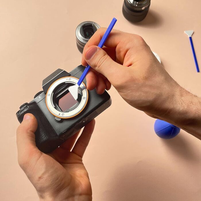 Набір для чищення камери 14-в-1: об'єктиви, фільтри, мобільні телефони. Включає стилус, щітку, повітряний дмухач, серветку.