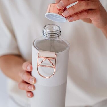EQUA large drinking bottle with faux leather cover, 750 ml, made of borosilicate glass, BPA-free and leak-proof. (Sage)