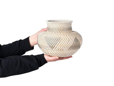 Ваза Beliani з пластику, 24 x 22 см