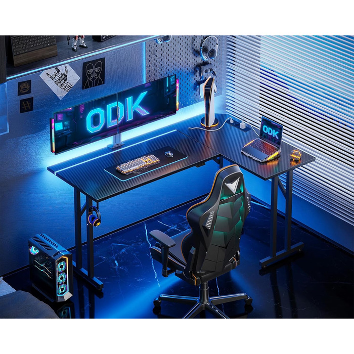Ігровий стіл ODK L-подібний з LED та розеткою, комп'ютерний стіл з гачком для навушників, кутовий письмовий стіл для дому, карбон, чорний, 130×90 см