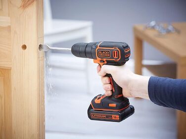 Акумуляторний дриль-шуруповерт BLACK+DECKER 18V з 2 акумуляторами 1.5Ah, швидкою зарядкою та 80 аксесуарами в кейсі