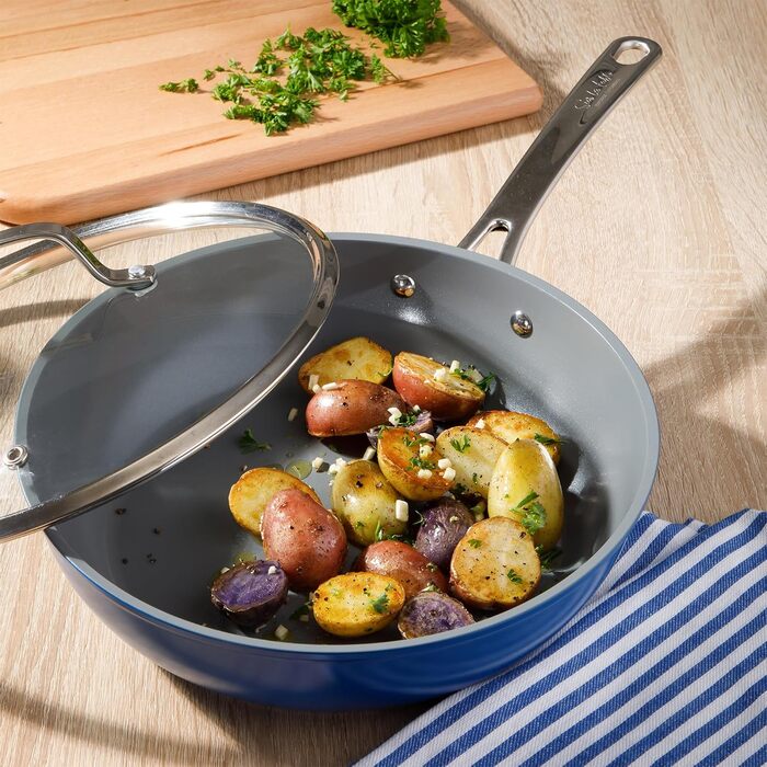 Набір кухонного посуду Sur La Table Kitchen Essentials, 13 предметів, преміум-кераміка, антипригарне покриття, індукція, знімний ручка, смарагдово-зелений