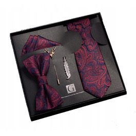 Набір: краватка, метелик, затискачі та кишенкова хустка. Елегантний комплект для чоловіків