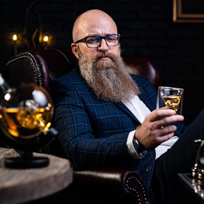 Набір віскі WHISISKEY: декантик череп 900 мл, 2 келихи, 4 камені для віскі, подарункова коробка