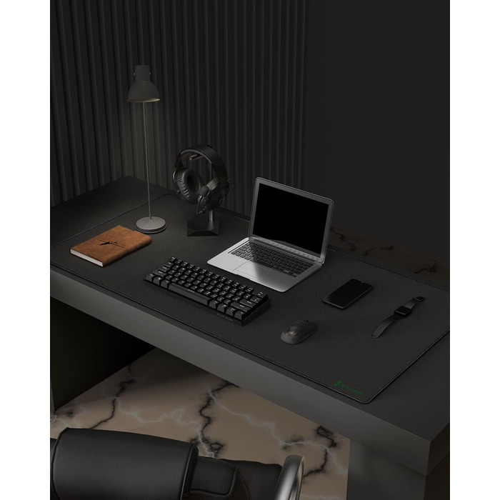 Чорний ігровий килимок Black Shark Gaming Manta P3 XL (900x400 мм) - вологостійкий, з антиковзною основою