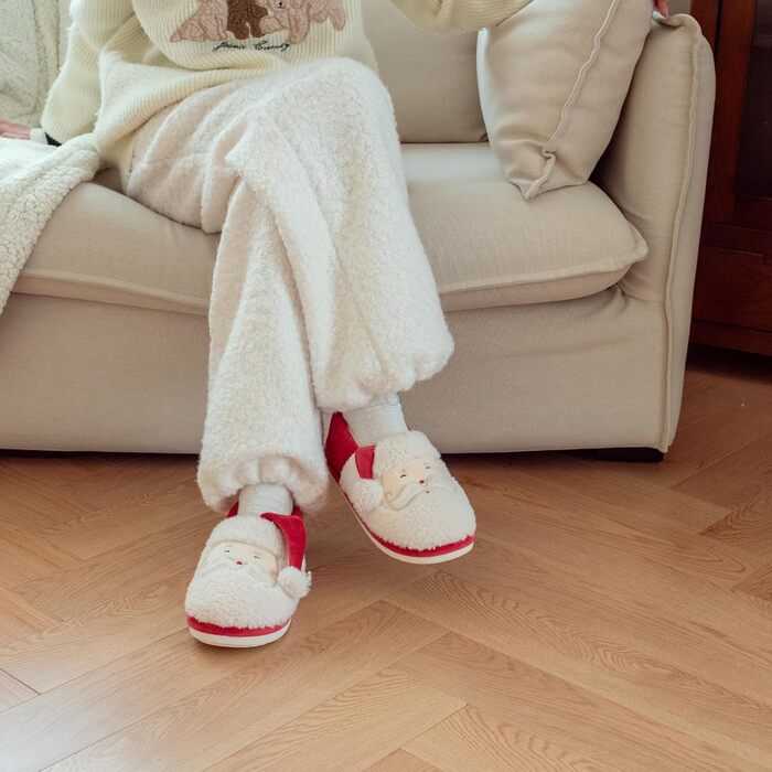 Тапочки домішки жіночі чоловічі зимові - Теплі плюшеві тапочки з меморі-піною та штучним хутром, антиковзкі тапочки для дому/на вулицю, зручні сліпони для всієї родини (обгортка Санта Клауса на п'яті, 39/40 EU)