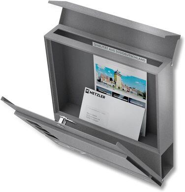 Поштова скринька Metzler Cube антрацит RAL 7016 з лазерним гравіюванням (адреса та номер будинку) та відділенням для газет. Розмір 37x37x10.5 см, колір: сірий алюміній RAL 9007