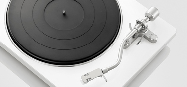 Вініловий програвач Denon DP-400, білий
