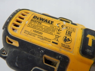 Акумуляторний шуруповерт DeWalt 18 V DCD795D2