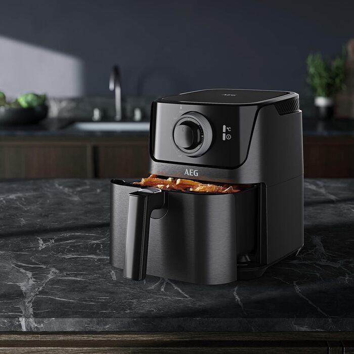 AEG AF5-1-4GB Hot Air Fryer/Frying/Grilling/Roasting/Baking/with little to no oil / 2.5 l capacity/dishwasher-safe / 80-200 °C/programmable/black Black 2.5l capacity Series 6000