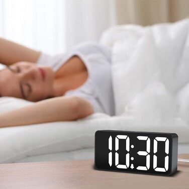 LED-годинник Eachui з USB-зарядкою, великий дисплей, регулювання яскравості та гучності, повторний сигнал, 12/24 год, цифровий годинник, живлення від мережі (чорний & білий)