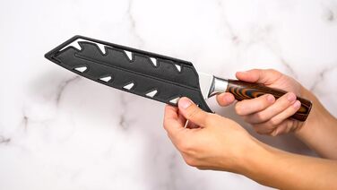 Японський ніж Kiritsuke від URUMAH: професійний ніж шеф-кухаря з високоякісної сталі 7CR17MoV з дерев'яною ручкою. У подарунковій коробці з захистом леза.