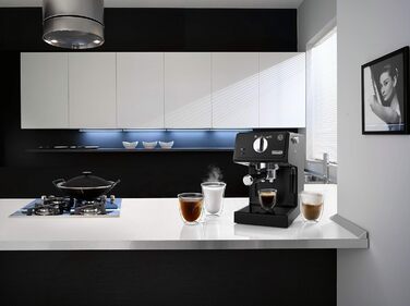De'Longhi ECP 31.21 – Espresso Portafilter Machine, Espresso Machine with Aluminum Finish, including manual milk frother, with hot water function, suitable for ESE pods, 1.1 l water tank, black