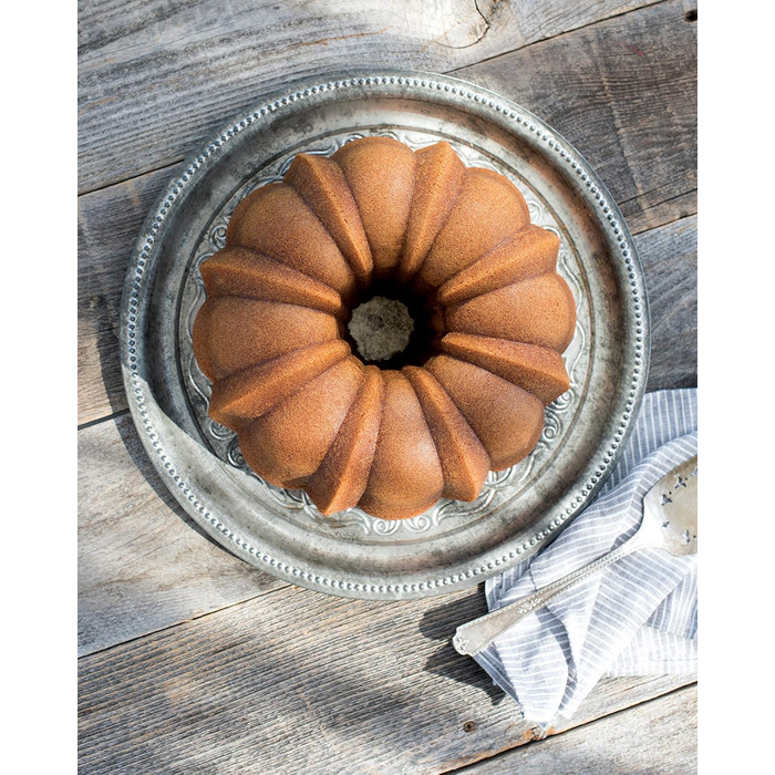 Форма для випічки Nordic Ware Pro Cast Original Bundt Pan, бронзова, 12 чашок