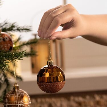 Набір ялинкових прикрас Valery Madelyn 16 шт. 6 см, червоно-зелено-золота тема, з подарунковим пакуванням