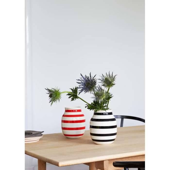 Ваза Kähler Omaggio, чорна, H12.5 см - оригінальний дизайн з ручним малюнком