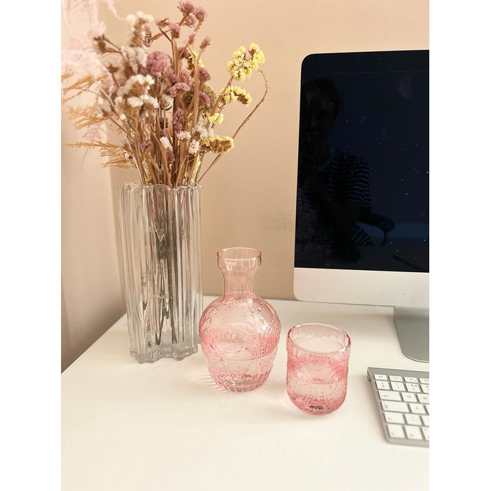 Vintage Glass Carafe with Lid & Matching Drinking Glass – 750 ml Capacity – Elegant Glass Jug for Water, Juice, or Wine – Stylish Home Decor for Kitchen or Dining Room (Pink)