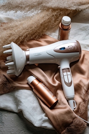 Потужний фен для волосся з іонізацією, дифузором, регулюванням потоку повітря та режимом холодного обдуву