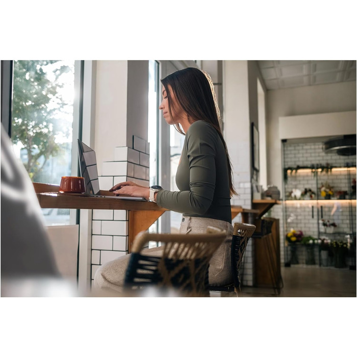 Розумний годинник Garmin vívoactive 6 (42 мм) - фітнес-годинник з AMOLED-дисплеєм, 11 днів роботи від акумулятора, 80+ спортивних функцій, здоров'я та сповіщення, Garmin Pay