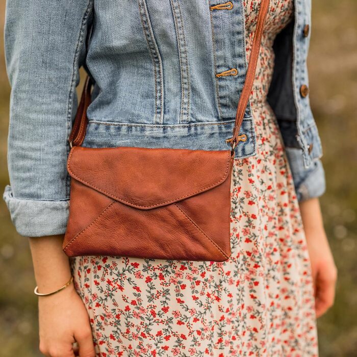 Сумка Gusti Leder Karisma Vintage – шкіряна сумка-листоноша коричневого кольору з магнітним закриттям та регульованим ремінцем