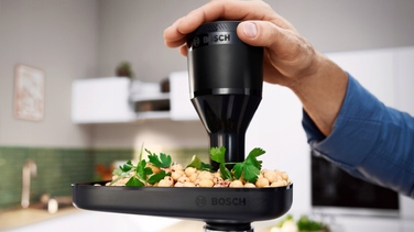 М'ясорубка Bosch Serie 6 MFWS640B, 2100 Вт, реверс, 2 швидкості