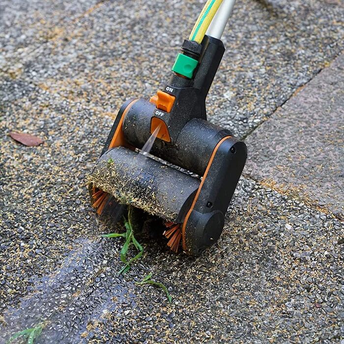 WORX WG441E.9 20V Cordless Multi-Brush - multifunctional surface brush for cleaning stone & wood surfaces & removing weeds - integrated water connection - PowerShare compatible - without battery & charger (steel wire brush for patio joint cleaning/weed removal)