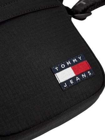 Чоловіча сумка-месенджер Tommy Jeans Daily Ripstop чорного кольору з зовнішньою кишенею