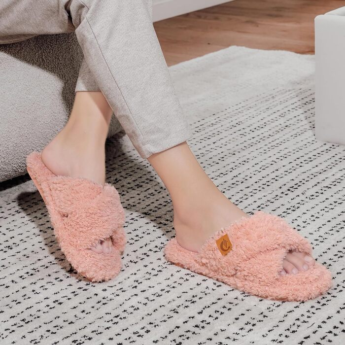 Жіночі плюшеві халапи (тапочки) SmarTigi, зимові, теплі, м'які, з антиковзким покриттям, рожеві (42/43 EU)