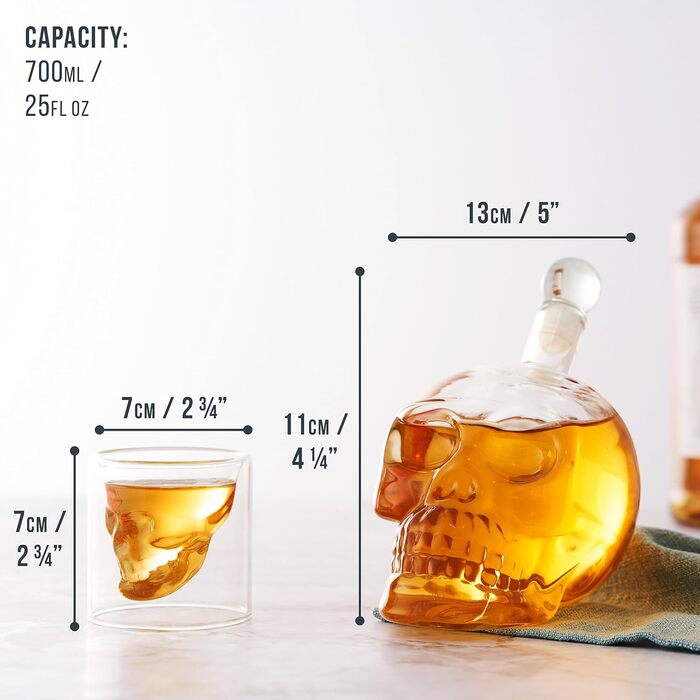 Oak & Steel - Whiskey Carafe Gift Set for Men - Skull Decanter (700ml) with 6 Shot Glasses (75ml) - Valentine's Day, Father's Day, Birthday, Christmas