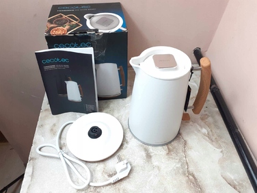 Електричний чайник Cecotec Thermosense 400 (білий з дерев'яними елементами), 3000 Вт, 1.7 л