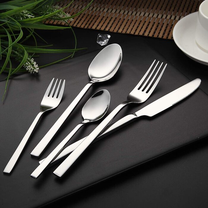 WUJO Cutlery Set, Stainless Steel Cutlery, 30-Piece Silver Cutlery Set including Knives, Forks, Spoons, Cake Forks, Tea/Coffee Spoons, Dining Cutlery for 6 People, Mirror Polished, Dishwasher Safe