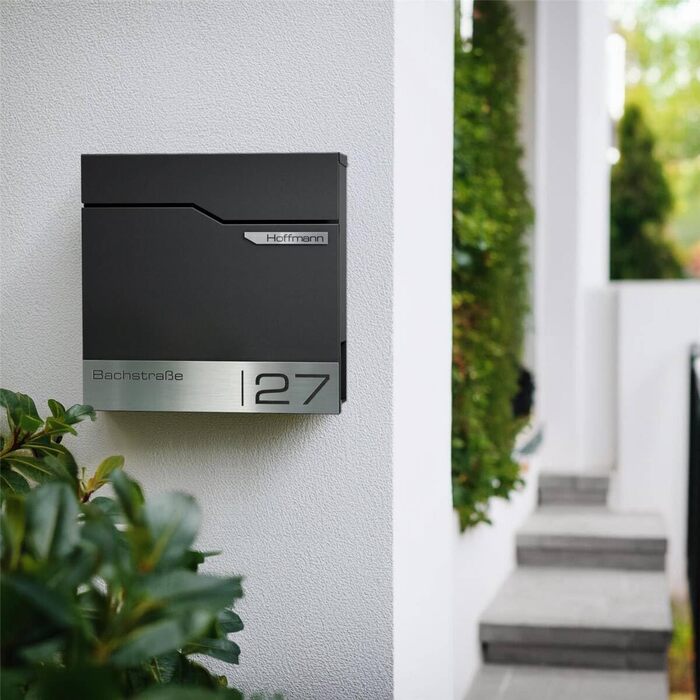 Поштовий ящик настінний Metzler Thobe з нержавіючої сталі та відділенням для преси, з іменним шильдиком, чорний