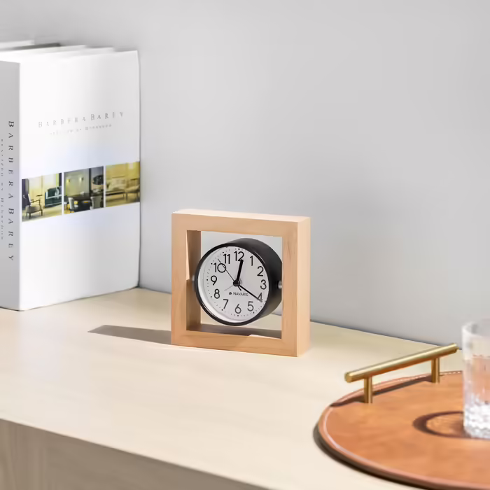 Navaris Analog Wooden Table Clock Square Design - 13.2 x 13.2 x 4.3cm - Analog Clock Without Ticking White Dial - Vintage Pointer Wooden Clock Light Brown