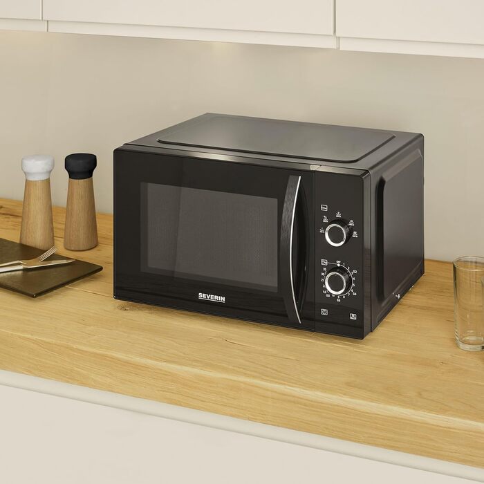 Мікрохвильова піч Severin 2-в-1 з грилем, 20 л, чорна, MW 7762. Плоский скляний стіл, 2 рівні, для кутового посуду, легке очищення