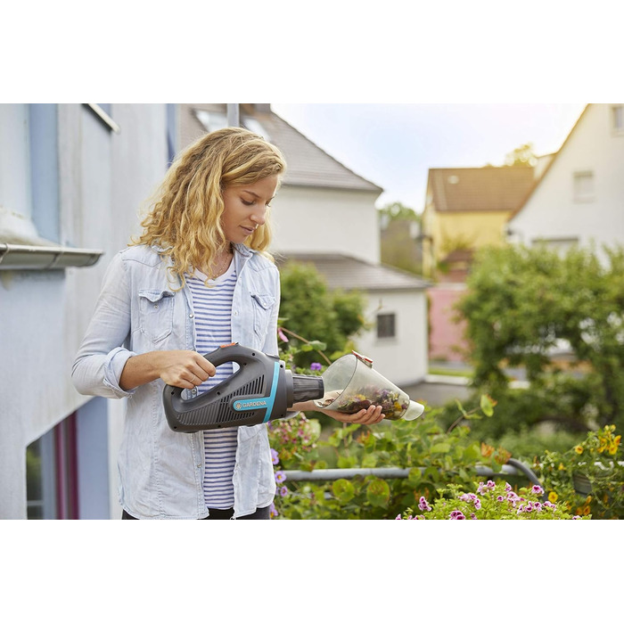 Gardena Outdoor Hand Vacuum EasyClean Li: Battery-powered vacuum for wet and dry particles, integrated lithium-ion battery, high suction power (9339-20)