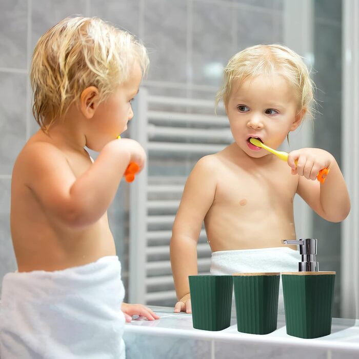 Комплекти аксесуарів для ванної кімнати, 9 предметів: набір темно-зеленого кольору з відром для сміття, органайзером для косметики, дозатором мила, мильницею, стаканчиком для зубних щіток, щіткою для унітазу та тримачем для ватних паличок. Темно-зелений н