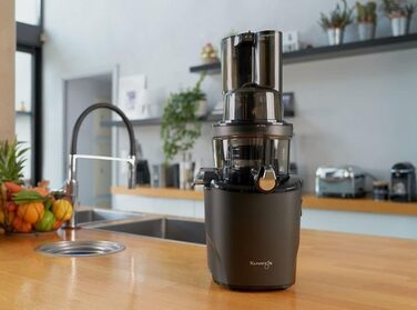 Соковитискач Kuvings REVO830 з подвійною завантажувальною горловиною, автоматичною системою нарізки, фільтрами для смузі та сорбету, матовий чорний, шнековий повільний віджим