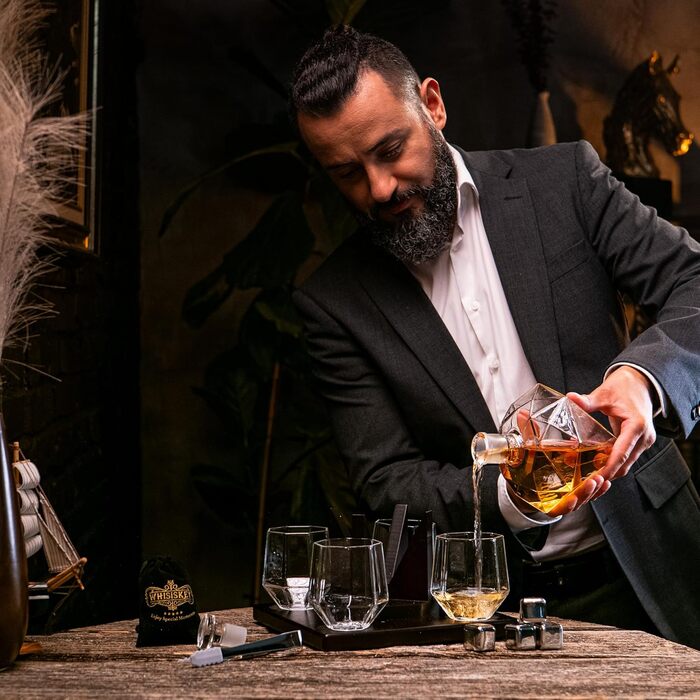 Набір віскі Whiskey Karaffe Set: декантер, 4 склянки, 4 камені для віскі, подарункова коробка, 1000 мл