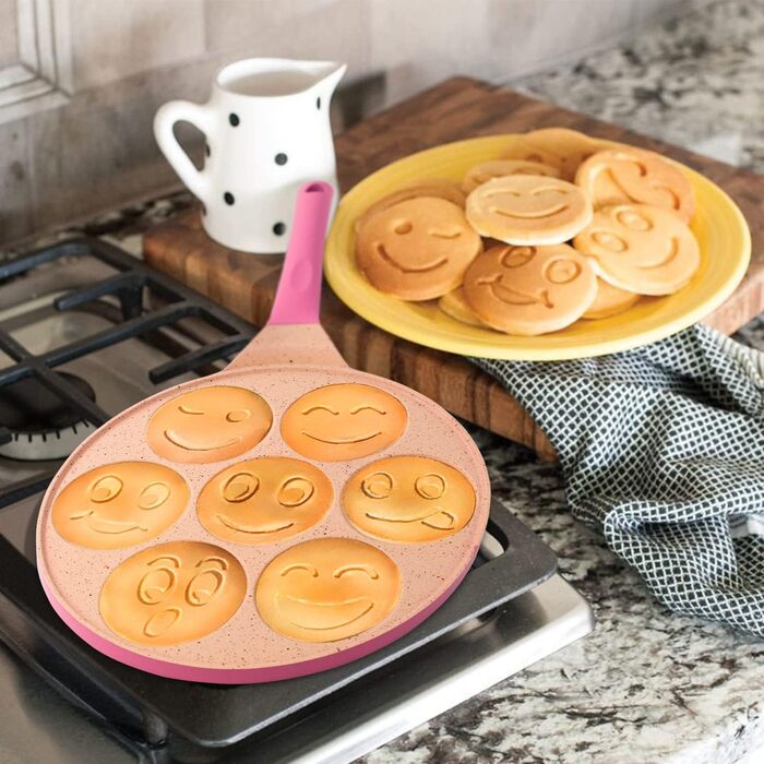 Млинцева пательня Joeji's Kitchen з 7 виїмками для млинців та яєць зі смайликами, антипригарна, алюмінієва, 26,5 см, для індукції, рожева, для дітей