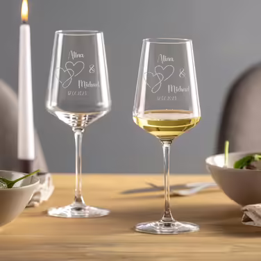 Engraved Max Leonardo Wine Glasses Set of 2 with Wooden Box and Engraving for Him & Her. Only Love Matters. Personalized with Name & Date. Heart-Shaped Glass Leonardo Puccini 560ml