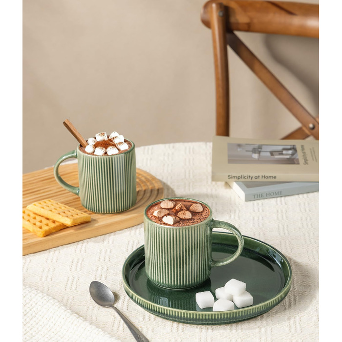 Набір посуду GBhome з реактивної глазурі для 6 осіб, 18 предметів. Ручна робота, керамічний посуд, безпечний для мікрохвильової печі та посудомийної машини. Глибокий зелений колір (Immergrün). Включає 6 чашок.