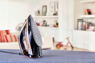 Парова праска Tefal Ultimate PURE FV9865, 3000 Вт, 250 г/хв, з системою захисту від крапель