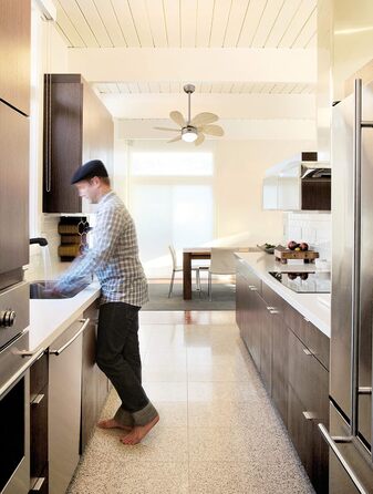 Стеляний вентилятор Westinghouse Turbo Swirl 76 см, з освітленням та 6 лопатями, колір титан, скло опалесціююче, модель 7815840